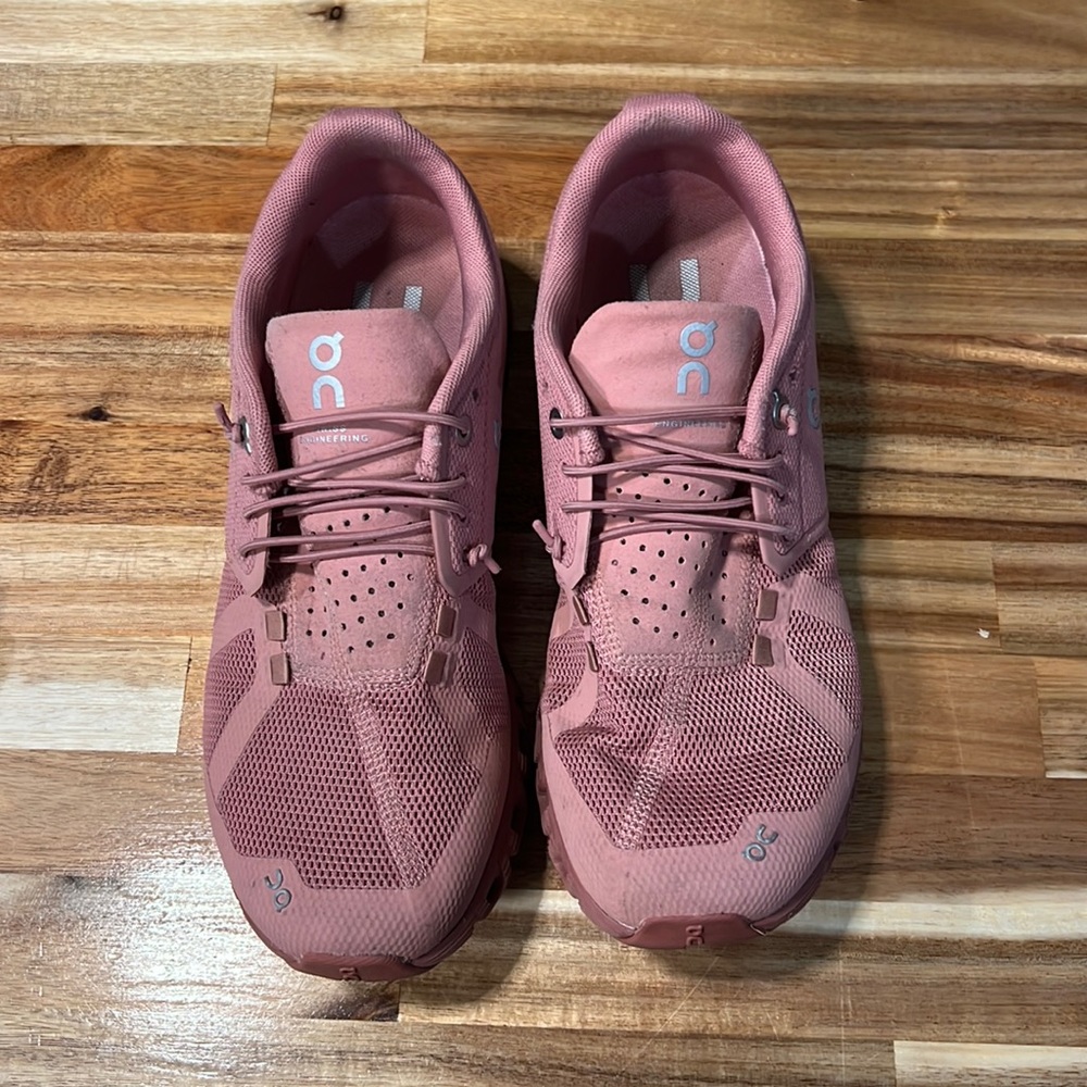 On Cloud tennis shoes